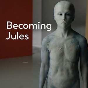 Meet JULES, aka Jade Quon! The transformation from actress to alien is astronomical in the sweet sci-fi comedy starring Ben Kingsley, @MsHarrietHarris, and Jane Curtin. Now playing only in theaters! #JulesMovie https://t.co/1q01HDaOWP