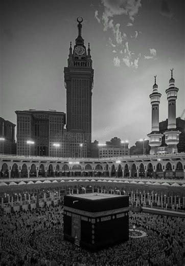 Inspiring Islamic Message Through Black Editing