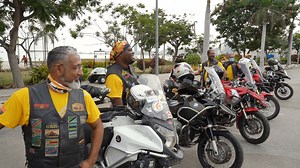Aventura sobre 'dos ruedas' en Angola con los 'Amigos da Picada'