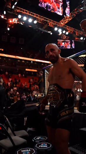 Aura Nightclub on Instagram: "Fresh from UFC 325, @alexvolkanovski joins us at AURA, to host his official fight night afterparty with co-main-event superstar @danhangman now set to join us. Grab the final tickets before we SELL OUT and party with the stars at THE most exclusive event of the year! 📆 Sunday 1st February ⏰ Doors from 7pm Limited VIP & bottle service available. 🎟️ Tickets at link in @aura.club.sydney bio 🍾 VIP Bottle Service & VIP Booths mailto:bookings@auranightclub.com.au 📞 04