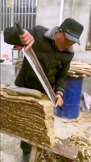 The process of cutting tobacco - a good tool makes the work more efficient