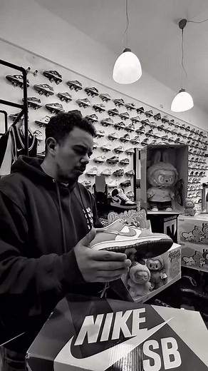 67K views · 893 reactions | 勞Non crederete cosa ha provato a vendermi‼️ . . . . . #tiennemilano #viralreel #sneakersitalia #discoveritalia #truffa #scam #fyp #discussion | Simo Scialfa | Facebook