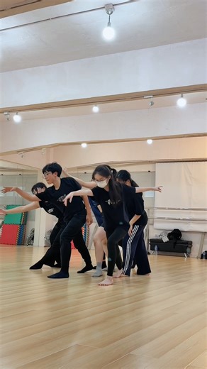 【Step Up! 👣距離演出還有......2️⃣天】 舞者們準備就緒！💪演出前一起來看看他們的練習花絮🤩 歡迎大家當日到場支持，觀看他們精彩的演出💃 Video: Lau Cheuk Chi Audrey, Eileen Lee 📆 31. 01. 2026 (星期六Sat) 16:00 📍大埔藝術中心戶外活動場地 Tai Po Arts Centre Outdoor Activity Space 🎟️ 免費進場 Free Entry 更多資訊敬請期待！stay tuned🕰 #城市當代舞蹈團 #CCDC舞蹈中心 #大埔 #大埔藝術中心 #大埔活動 #舞蹈 #CCDCDanceCentre #taipo #taipoartscentre #hongkongdance #danceperformance #免費活動 | CCDC Dance Centre