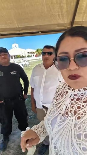 AVISO IMPORTANTE A LA COMUNIDAD DE LAS COLORADAS Se informa a toda la población que recientemente se ha observado a varios menores de edad manejando motocicletas, lo cual representa un riesgo serio tanto para ellos como para terceros. A partir de este momento, todo menor que sea sorprendido manejando una moto tendrá el vehículo retirado, y se notificará de inmediato a sus padres o tutores para dialogar sobre la situación y aplicar la multa correspondiente, conforme a las normas de seguridad vige