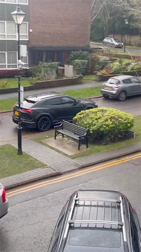 Black is the new white. Lamborghini Urus leaf blower serenade up the hill #youtubeshorts ‪@paulcruse‬