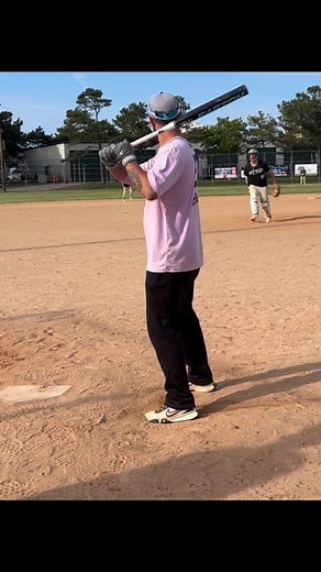 3.6K views · 510 reactions | I swear left handed batters got the cheat code @jrod12334 #haveatantrum #swingeaston #eastonslowpitch #softball #reels #saucemedia #explore #instagram #softballlife #usssaslowpitch #insta #instadaily #fblifestyle | Sauce Media | Facebook