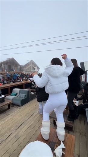 Danielle Cinone on Instagram: "2025 was a whirlwind — the highest of highs and the lowest of lows ✨ I went on my dream bachelorette in Courchevel, said I do on May 9th in Montauk, got health insurance, and my first mammogram. Then, on July 11th, I got a life-changing diagnosis: ductal carcinoma in situ in my left breast. By August 14, I had decided on a double mastectomy with lymph node removal. Thankfully, no cancer spread. Through it all, life didn’t stop — the day I got the call of my diagnos