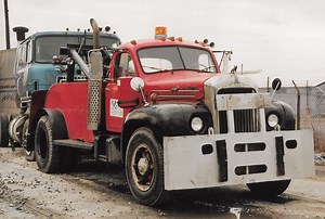 Mack B wrecker