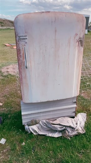 Repurposed Old Fridge into Meat Smoker DIY Project