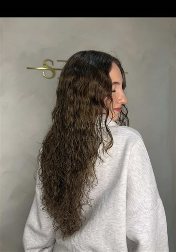 Transform Your Look with 18-Inch Curly Hair Extensions