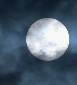 Ever seen a Falcon 9 rocket pass in front of the sun? Shock waves and the exhaust plume create the distortion as you see when it shoots by. No solar filter needed. 📸 By Josh Saluter #spacex #solar #SpaceX #Falcon9 #Launch #Launchday #rockelaunch #space #SpaceExploration #Starlink | Space FrontPage