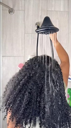 Walking 8–10K steps changed my wash day routine 👀 Here’s my reset with the OUAI Clarifying Shampoo