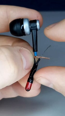 Build your own AirPods at home from old headphones