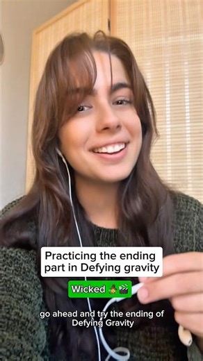 Practicing the ending in Defying gravity| Glinda in Wicked