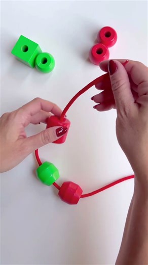 Can you make a pattern? #kidsvideo #kidsactivities #kidslearning #preschool #patterns #kids #sensory