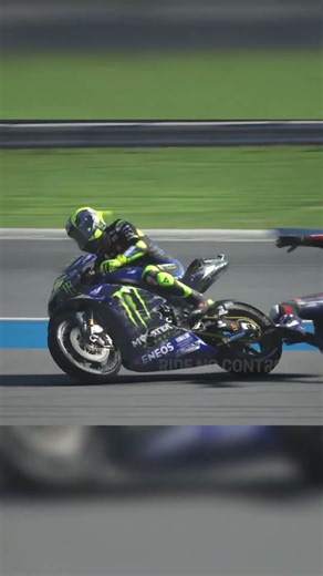 Rossi easily paralyzed his opponent
