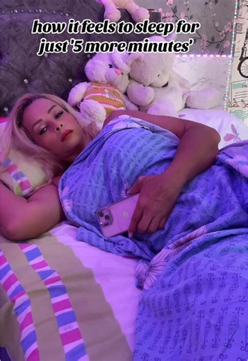 Christmas Wrapping Tips with Travis Hunter