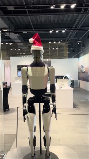 Cute Tesla Bot in Christmas Hut 🎄 | Teslabot Holiday Fun #robot #Tesla