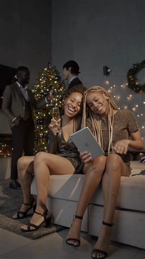 'Tis the season for Christmas and holiday parties! ⛄ The holidays are a time for getting together with family and friends, but safety must come first! 🎄🥳 Here are some holiday party safe parking tips: 📲 Plan ahead: Look into parking options nearby and plan your route beforehand 🐦 Early bird gets the spot: Show up early to ensure you’ve snagged a legal parking spot nearby and avoid a long, chilly walk to the venue. 🏠 Be a good neighbour: Give your neighbors a heads up about extra cars and re