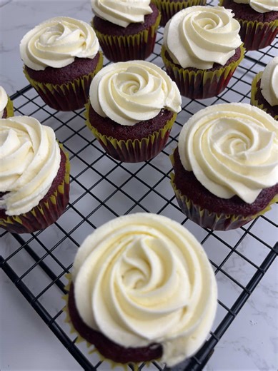 Delicious Vanilla Buttercream Recipe for Perfect Frosting