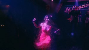 LA CANCIÓN - J Balvin x Bad Bunny ( Video Oficial ) -Click para suscribirte: http://bit.ly/badbunnypr Spotify: http://spoti.fi/2xQk6CX Apple Music: http://apple.co/2f52tr9 Follow Me / Sigueme en: Instagram: https://www.instagram.com/badbunnypr/ Facebook: https://www.facebook.com/BadBunyPR Twitter: https://twitter.com/badbunnypr booking@rimasmusic.com © 2019 Rimas Entertainment http://bit.ly/31gRNLm | Leyendas del Arte