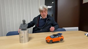 Alpine c’est Dieppe et Dieppe c’est Alpine !!! La vente d’un terrain viabilisé sur la ZAC Eurochannel 2 par Dieppe-Maritime, qui vient d’être signée, va permettre la construction du magasin logistique d’Alpine à Dieppe. À termes, un gain de place dans l’usine de la rue de Bréauté qui va, simultanément, poursuivre la production de l’A110, déployer celle du nouveau véhicule, l’A390, appelée à monter en puissance et assemblera même la future R5 turbo 3E. | Sebastien Jumel