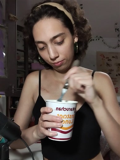 Disfrutando Maruchan: ASMR y Mukbang en Acción