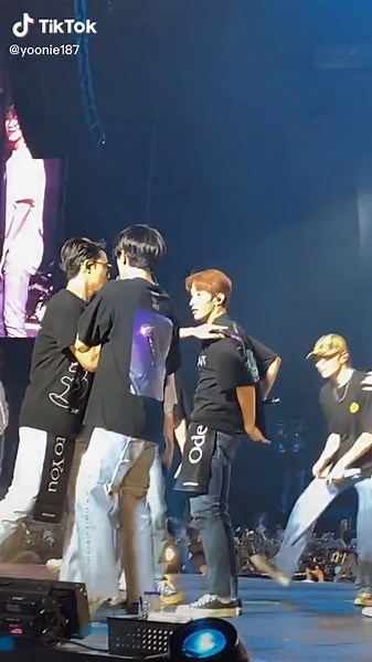 Yoon Jeonghan: Captivating Moments at Seventeen Concerts