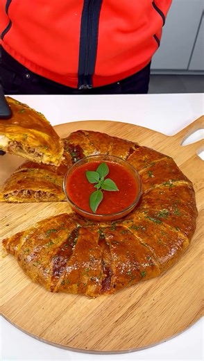 easy beef pie everyone will love Lorenzo shows how to easily make a tasty and meaty pie, so good! Original video produced by network media and Lorenzo M's Original Videos | Lorenzo's Easy Recipes