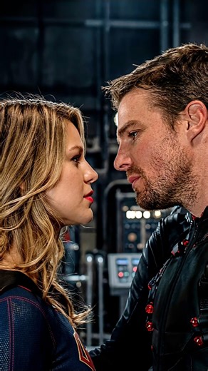 Wait... Is that Supergirl?! And Why is she kissing Green Arrow 😳🏹 #supergirl #shorts