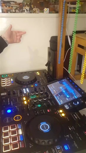 Day 42 of doing a mix everyday until ❓️ I am a multi-genre DJ and am now taking bookings for 2026 ! Thank you for the support give me a follow!