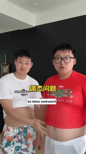 Decoded on Instagram: "Bhai, ye business India me abhi tak kisi ne launch tak nahi kiya.... aur China me ye already craze ban chuka hai. China me ek designer ne e simple cheez notice ki - zyadatar log apne extra weight ko lekar awkward feel karte hain, par market unhe sirf tight-fit T-shirts de rahi hai, jo pet ko aur highlight kar deti hain. Toh usne pura game change kar diya. Usne banayi straight-cut, loose-fit T-shirts jo body ko space deti hain, shape ko subtly hide karti hain, aur dekhne me