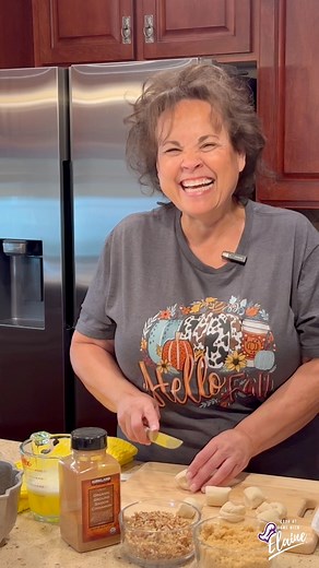 This butterscotch pull apart bread aka #monkeybread is the perfect way to start your Thanksgiving morning! ☀️ #fall #thanksgiving #recipe | Cook At Home With Elaine