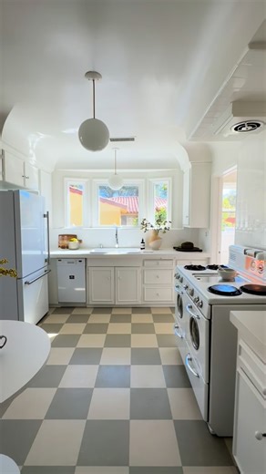 1930s Design on Instagram: "Step into a 1930s kitchen and you’ll find built-in cabinets stretching to the ceiling, checkered linoleum floors, and a “work triangle” so efficient it could teach today’s smart tech a thing or two…think muted jade and butter yellow, geometric tile, shiny chrome, and maybe a Chambers oven ready for a 20-pound turkey…these vintage kitchens prove you don’t need an open concept to be open to charm—just a dash of Art Deco sparkle and space for cake cooling on the sill… #k
