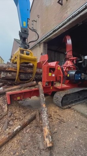 Blue Group on Instagram: "𝗖𝗛𝗜𝗣𝗣𝗜𝗡𝗚 𝗘𝗙𝗙𝗜𝗖𝗜𝗘𝗡𝗖𝗬 Blue Scotland have an Ex-Demo Morbark M20R Forestry Chipper in stock! 🔹 High Output - Handling 4-5 loads per day 🔹 Efficient & Durable - Advantage 3 drum & electronic flow control for precise feed speed adjustments 🔹 Built to Last - Abrasion-resistant AR-450 steel for maximum strength & longevity 📞 07710 167799 📧 ross.kellett@bluegroup.co.uk #chipper #morbark #woodchip #forestry #bluemachinery"