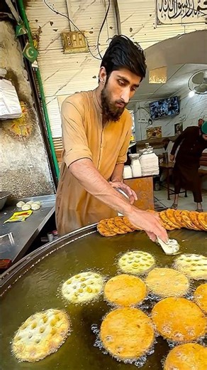 UNIQUE Viral Bread Making New Techniques | Pakistan Street Food