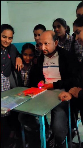Diffraction pattern of light single slit using two blade experiment #scatteringtheory #physics