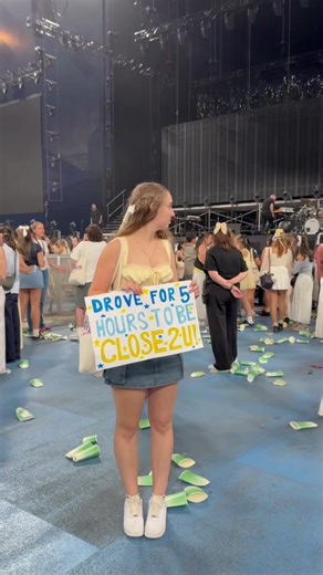 Gracie Abrams Live Performance Highlights in Perth