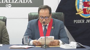 Condenan a exmilitares peruanos por violaciones de campesinas La justicia de Perú emitió condena por crímenes que calificó como de lesa humanidad, cometidos durante el conflicto armado interno. Se trata de violaciones a campesinas en la región de Huancavelica, entre los años 1984 y 1995. Las denuncias de abusos sexuales en bases militares fueron incluidas en el informe final de la Comisión de la Verdad y Reconciliación en el 2003, lo que permitió el inicio de las investigaciones preliminares. | 