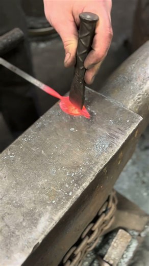 Forging a leaf keychain at CJ Forge #blacksmith