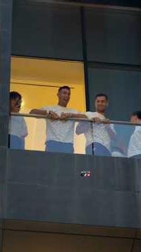 Massive crowd outside Ronaldo's hotel in Toronto 🇨🇦😳🐐❤️