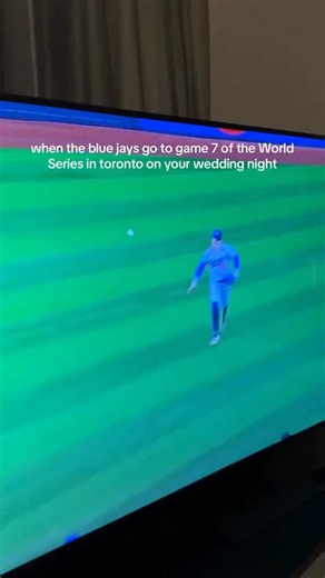 This bride was praying for the Blue Jays to close out the series in 6 😂 (via TT/krudko) | TSN