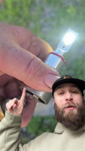 Replacing a headlight #jeeplife #offroad #jeepwrangler #4x4 #cars #car #ford #offroading #shorts