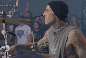 952K views · 32K reactions | The Paradox ft Travis Barker - The Rock Show (cover blink-182) @ Vans Warped Tour Long Beach 2025 | Blink-182 Paraguay | Facebook