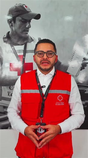 Cada decisión responsable protege a tu equipo y fortalece nuestra misión humanitaria 🫡. Cumplir los protocolos no es solo una norma: es respeto por tu labor, por tus compañeros y por quienes servimos. 💡 Actúa con precaución. 🤝 Reporta incidentes. 📚 Mantente preparado. Cada acción responsable permite que sigamos ayudando, en todas partes, para todos ⛑️. Con el apoyo de @ifrc_es . . . #CruzRojaEcuatoriana #SeguridadHumanitaria #TrabajoEnEquipo #CulturaDeSeguridad | Cruz Roja Ecuatoriana