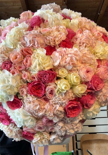 Paris flower delivery 💖 #fleuristeparis #parisflorist #fyp #parisflowers #pinkflowers
