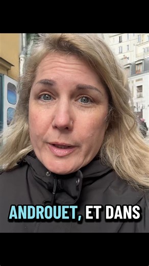 Rue Androuet 💚 Une rue so cute de Montmartre, végétalisée et vivante. Grâce à la curatrice Eva Léandre, la rue accueille du street art, des vernissages ouverts, et des artistes étonnants à découvrir au fil des pas. Ici, l’art se partage, la rue respire, et les boutiques & salons de thé sont bio. Un spot idéal pour visite & coaching, se reconnecter, observer, sentir… Montmartre autrement. #rueandrouet #bio #streetart #evaleandre #visitecoaching