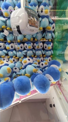 Penguin party claw machine fun