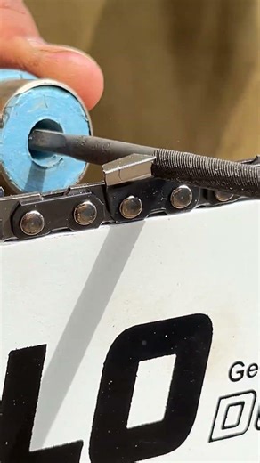 stihl chainsaw chain sharpen with file #chainsaws #sharpening #sharpen #file #stihlchainsaw #shorts