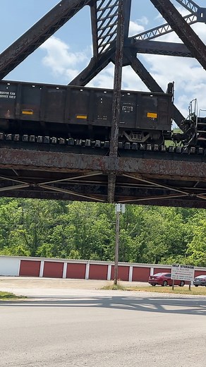 4.9K views · 406 reactions | Wheeling & Lake Erie speeding by near Pittsburgh PA. #reels #trains #viral | Eric’s Train Yard | Facebook